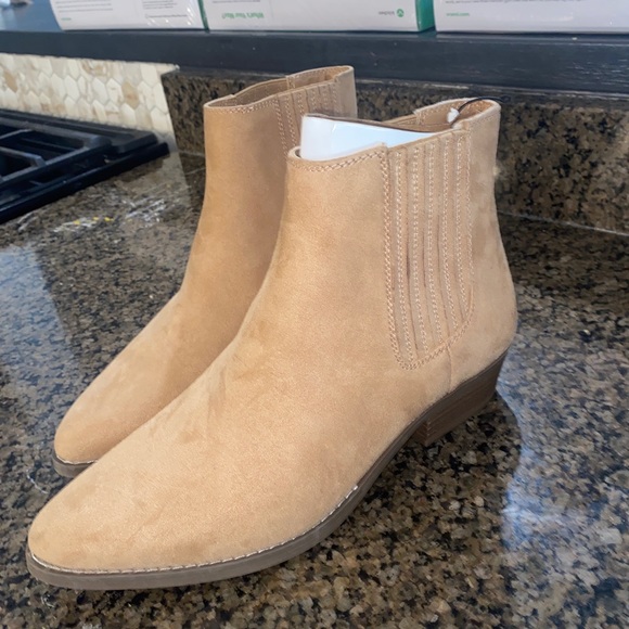 Beautiful size 10 Woman’s Shoes - Picture 2 of 5